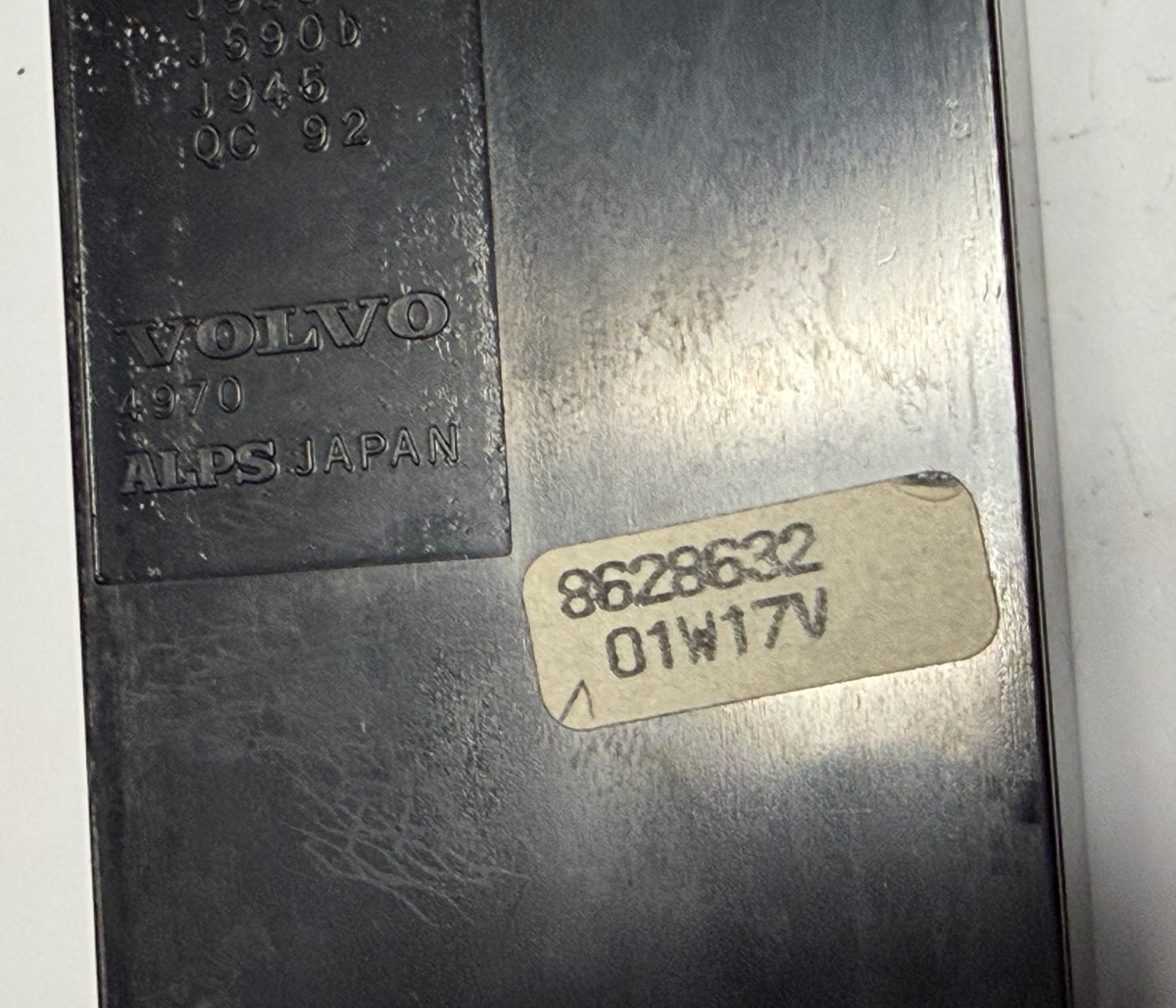 1998-2000 Volvo S70 V70 C70 Hazard Warning Flasher Switch 8628632, 01W17V Black