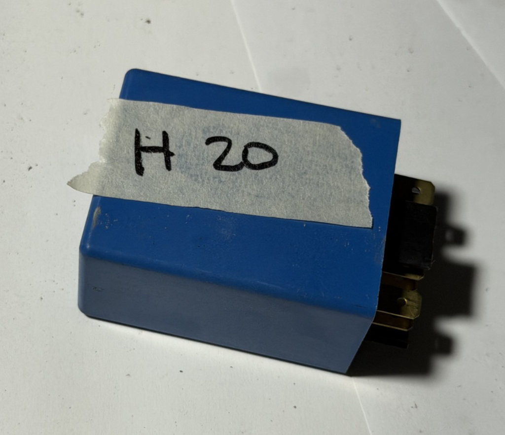 Seat Belt Reminder Relay 1362268, 5SA 004 396 00 Blue fits 1975-1982 Volvo 260
