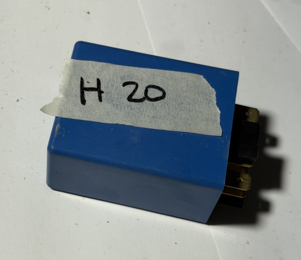 Seat Belt Reminder Relay 1362268, 5SA 004 396 00 Blue fits 1975-1982 Volvo 260