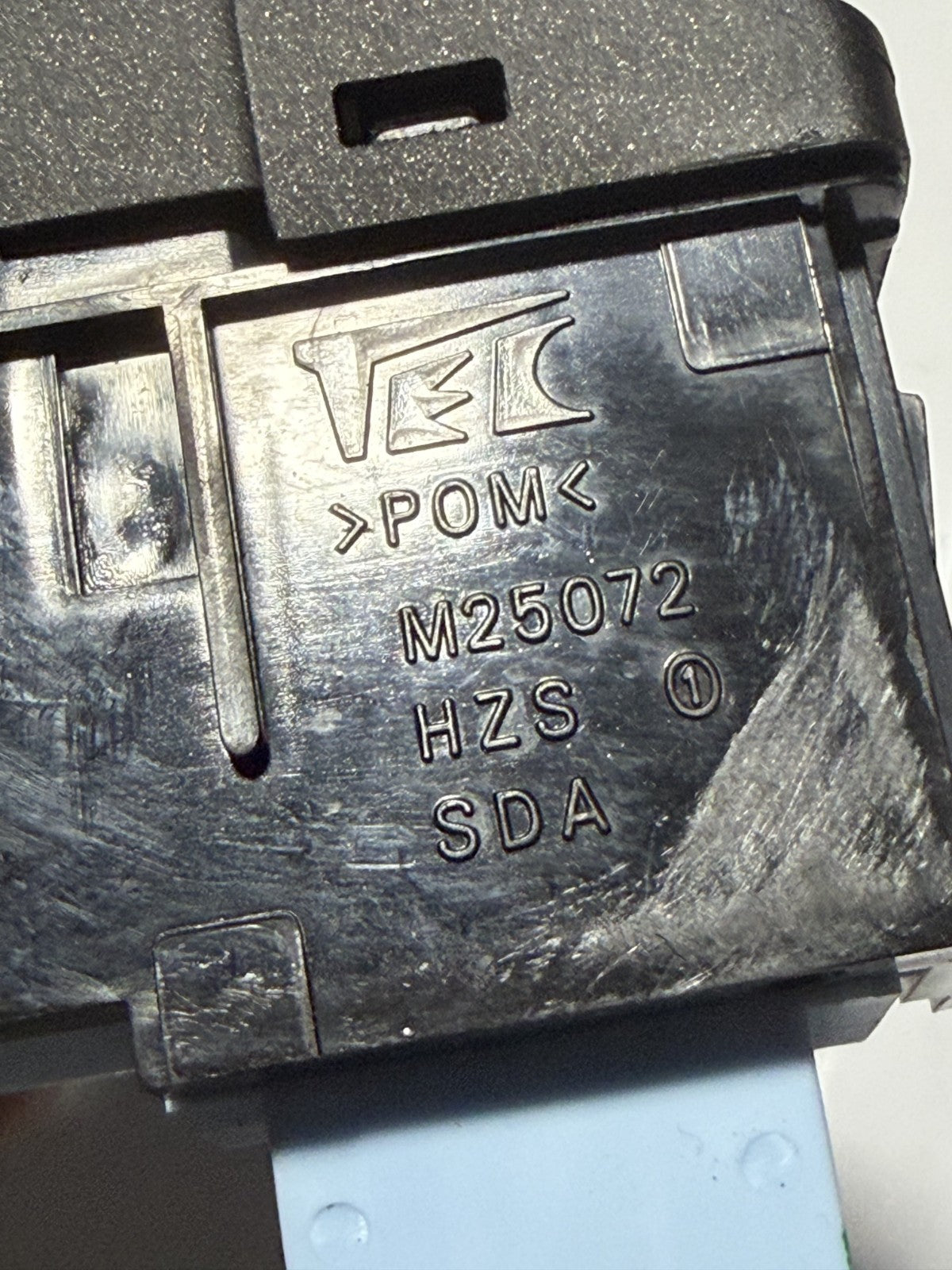 2003-2007 Honda Accord Emergency Hazard Flasher Switch M25072