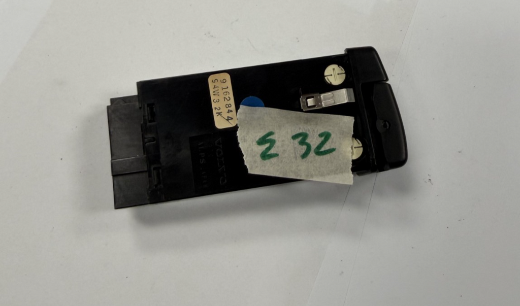 1995-1998 Volvo 850 R 960 S90 V90 Emergency Light Hazard Switch 9162844 Black