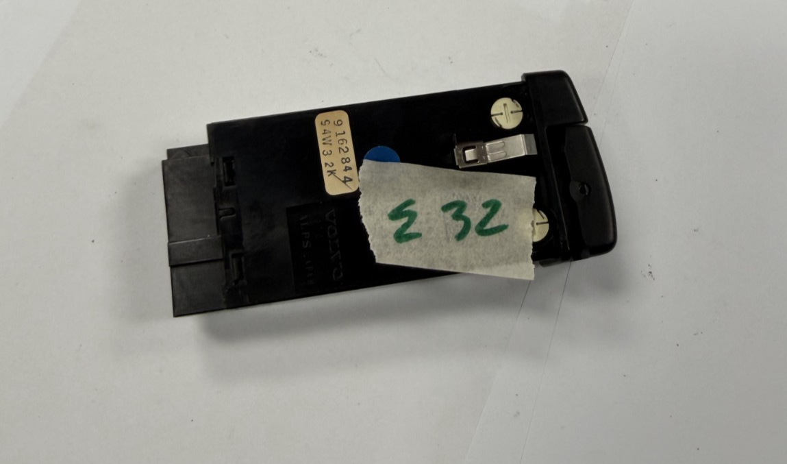 1995-1998 Volvo 850 R 960 S90 V90 Emergency Light Hazard Switch 9162844 Black