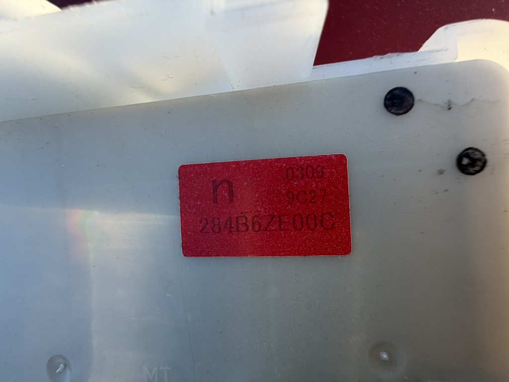 2006-2010 Nissan Titan Armada Engine Relay Fuse Box Fusebox 284B6ZE00C