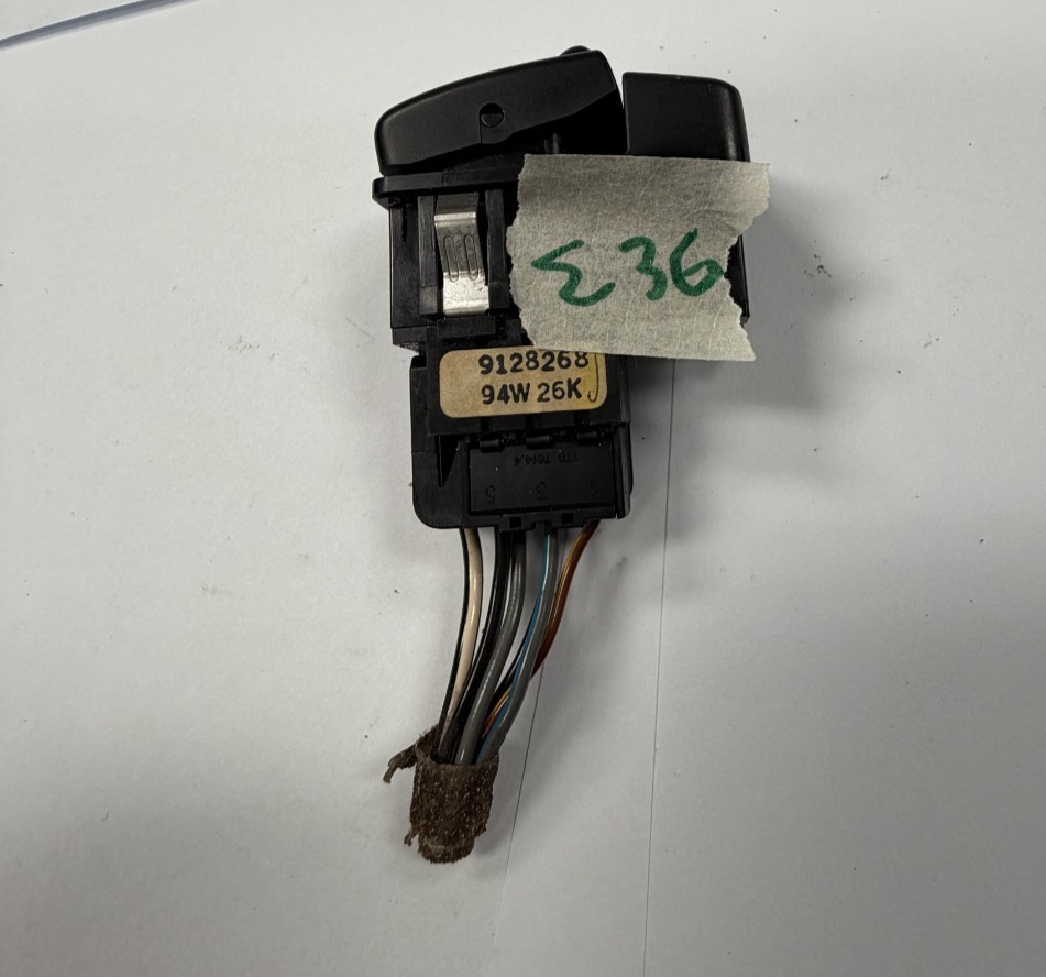 95 Volvo 960 S90 V90 940 Front Rear Fog Light Lamp Switch 9128268 Black