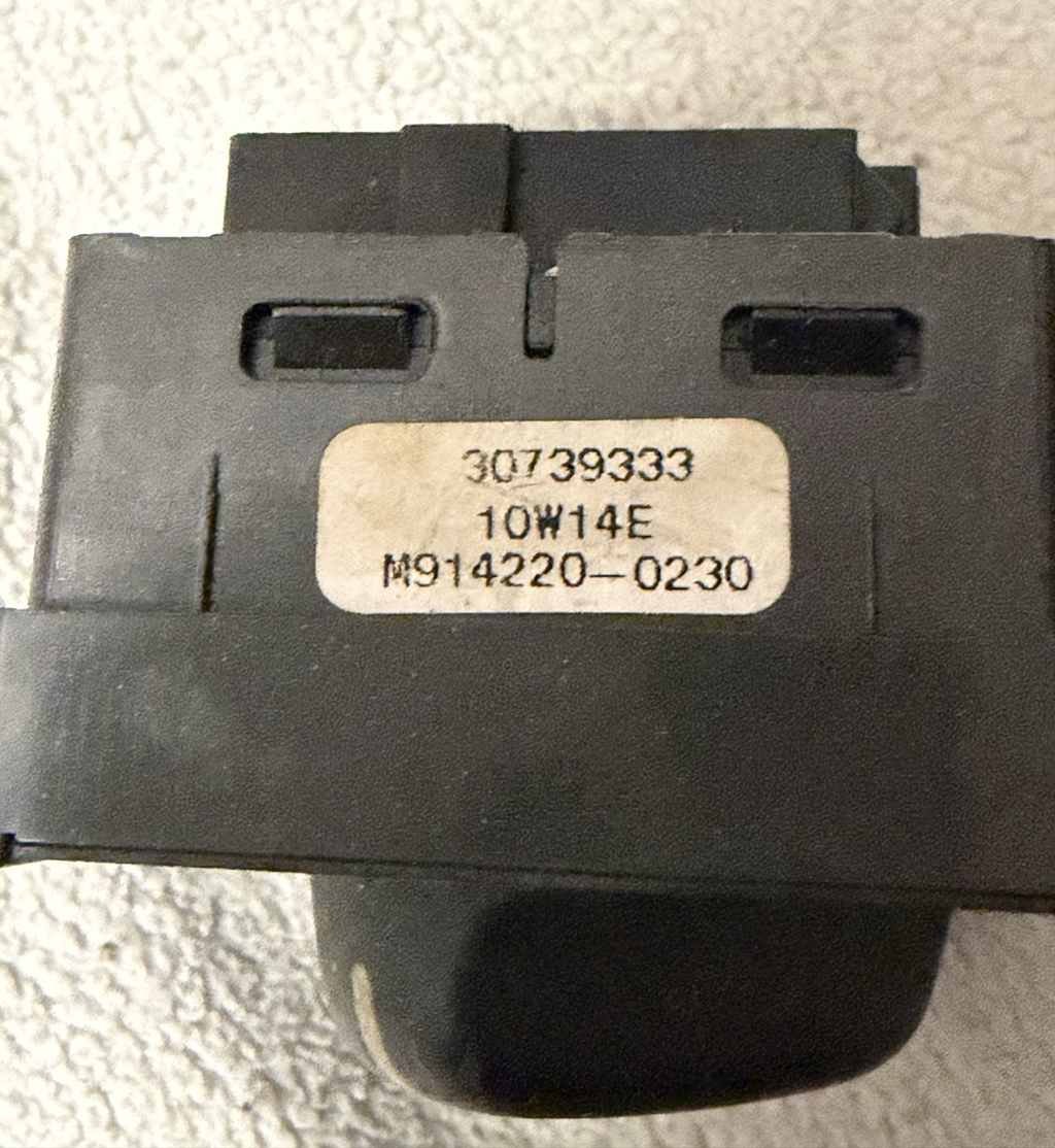 1998 1999 2000 Volvo S70 V70 Headlight Headlamp Switch 30739333, M914220-0230