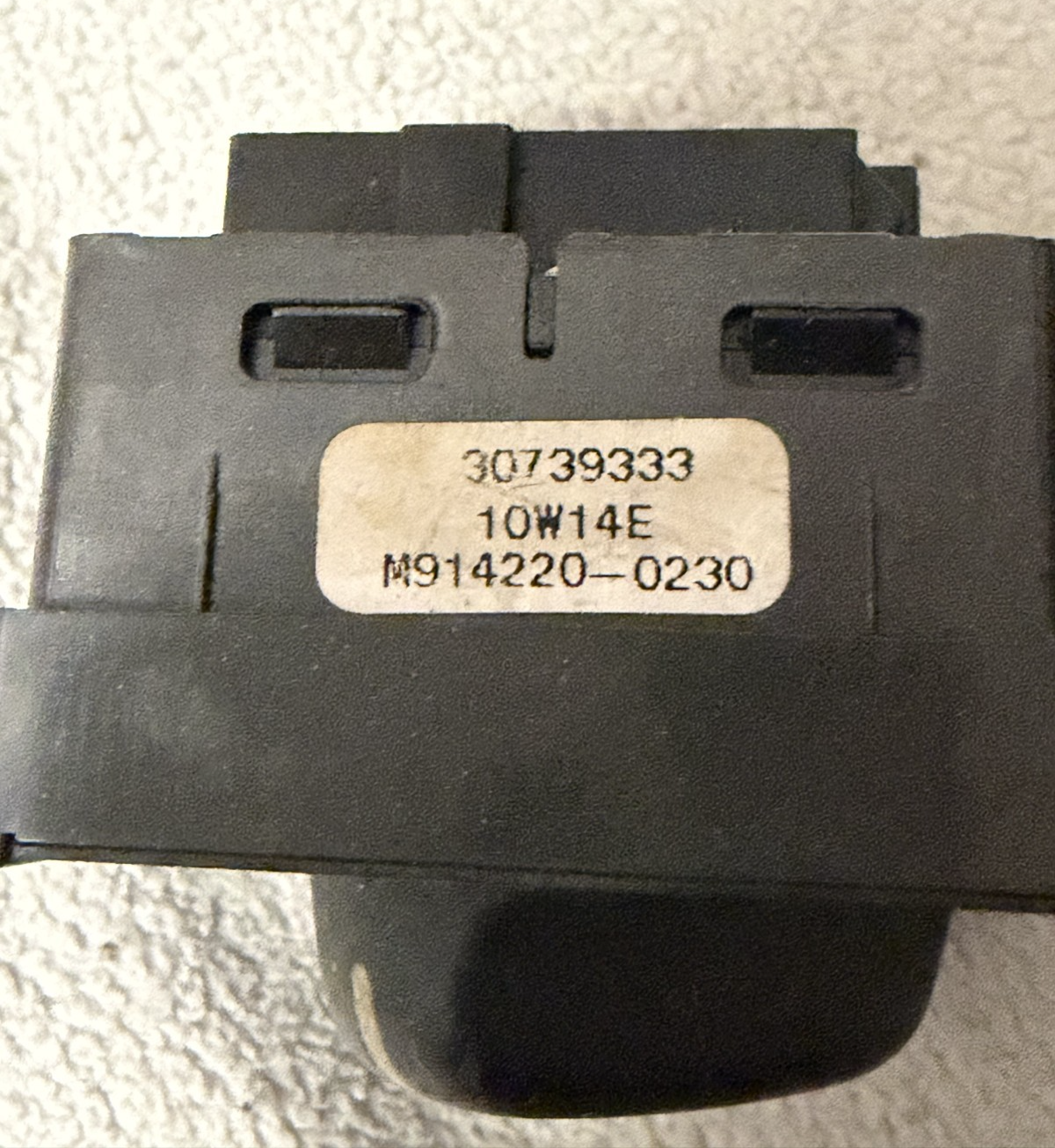1998 1999 2000 Volvo S70 V70 Headlight Headlamp Switch 30739333, M914220-0230