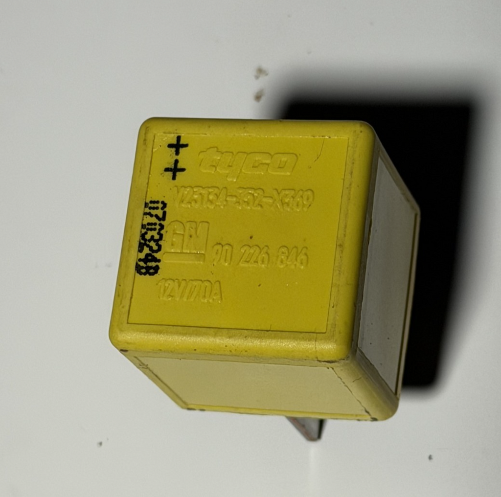 Saab Ignition Starter Glow Plug 4-Pin Relay V23134-J52-X369, 90 226 846 Yellow