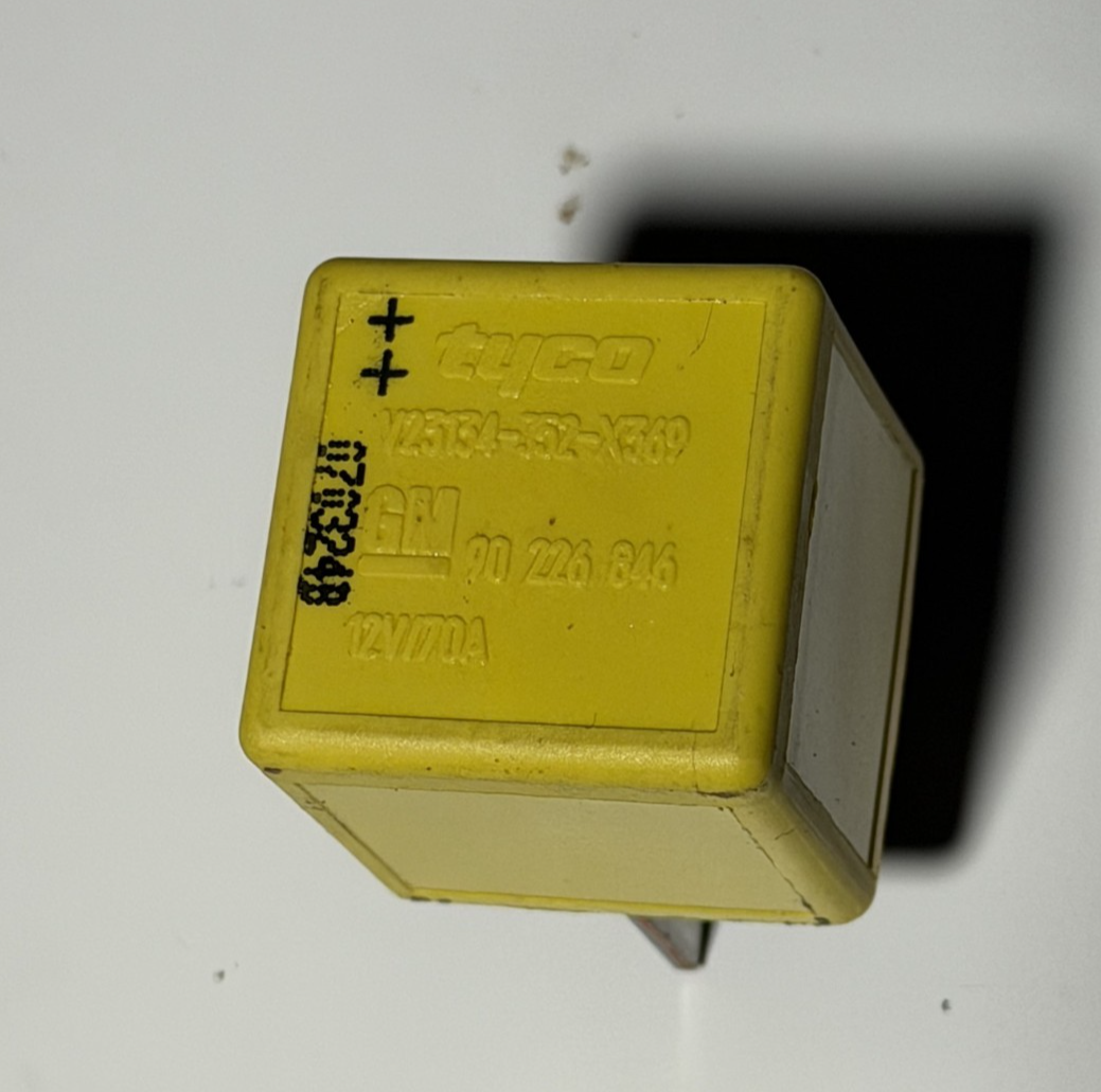 Saab Ignition Starter Glow Plug 4-Pin Relay V23134-J52-X369, 90 226 846 Yellow