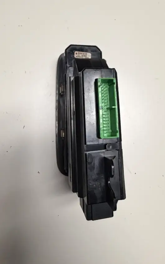 2001-2007 Volvo V70 Master Power Window Switch Left LH 8682836, 09193383 by Volvo