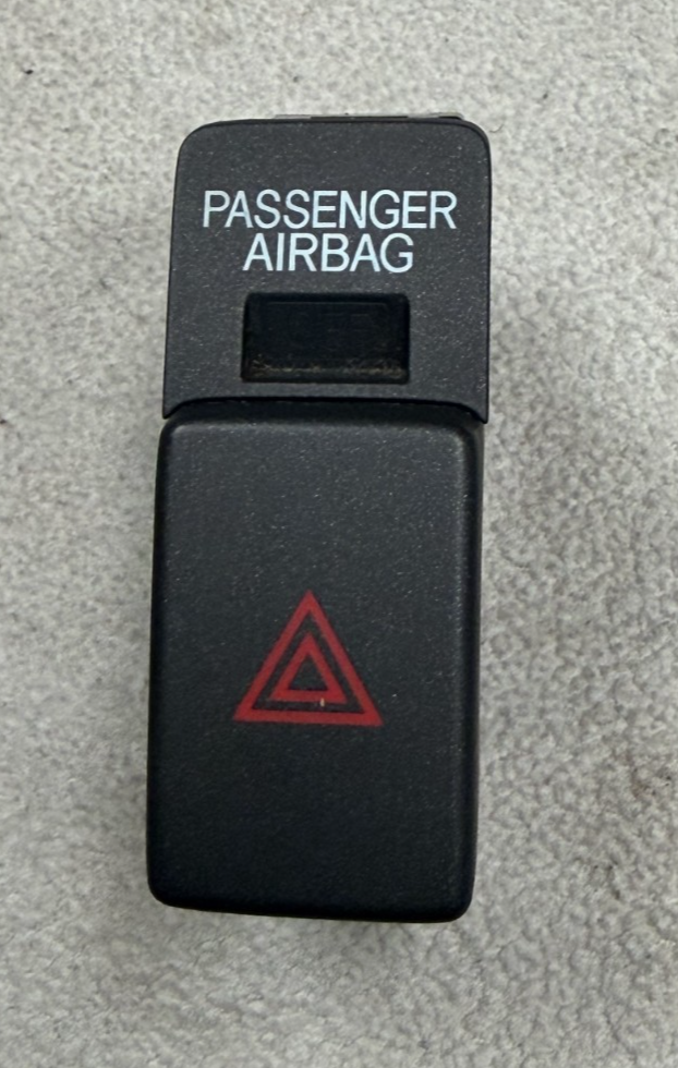 2003-2007 Honda Odyssey Emergency Hazard Flasher Control Switch M25072