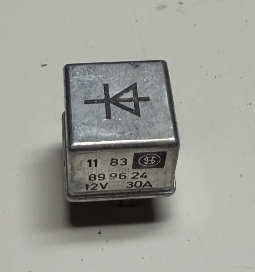 BMW E23 E24 E28 E30 E32 735 635 E28 528 535 Relay 1 368 504, 89 96 24 12V 30A by BMW