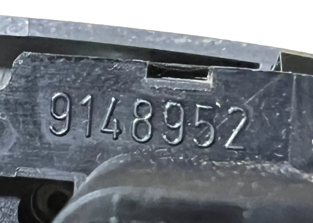 Rear Left or Right Electric Window Switch 9148952 fits 96-00 Volvo V70 S70 XCV70 by Volvo