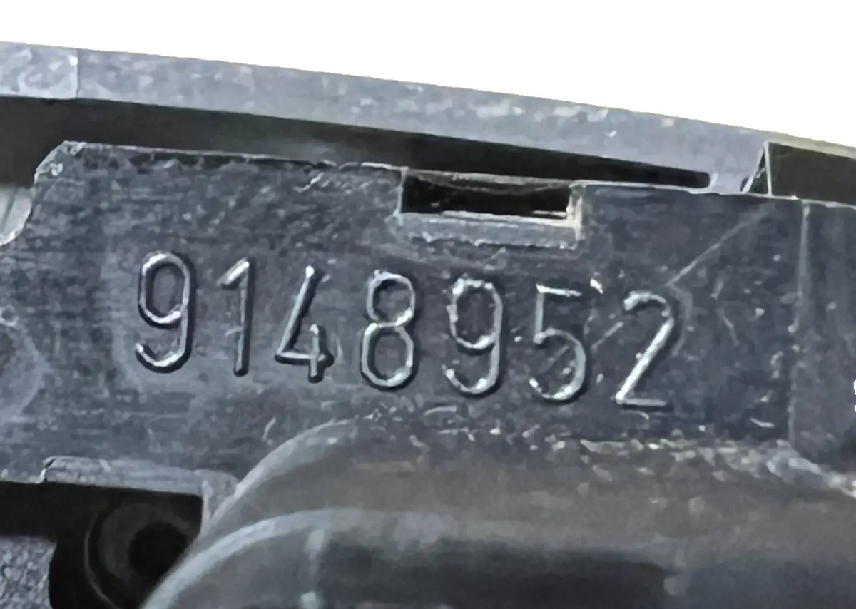 Rear Left or Right Electric Window Switch 9148952 fits 96-00 Volvo V70 S70 XCV70 by Volvo