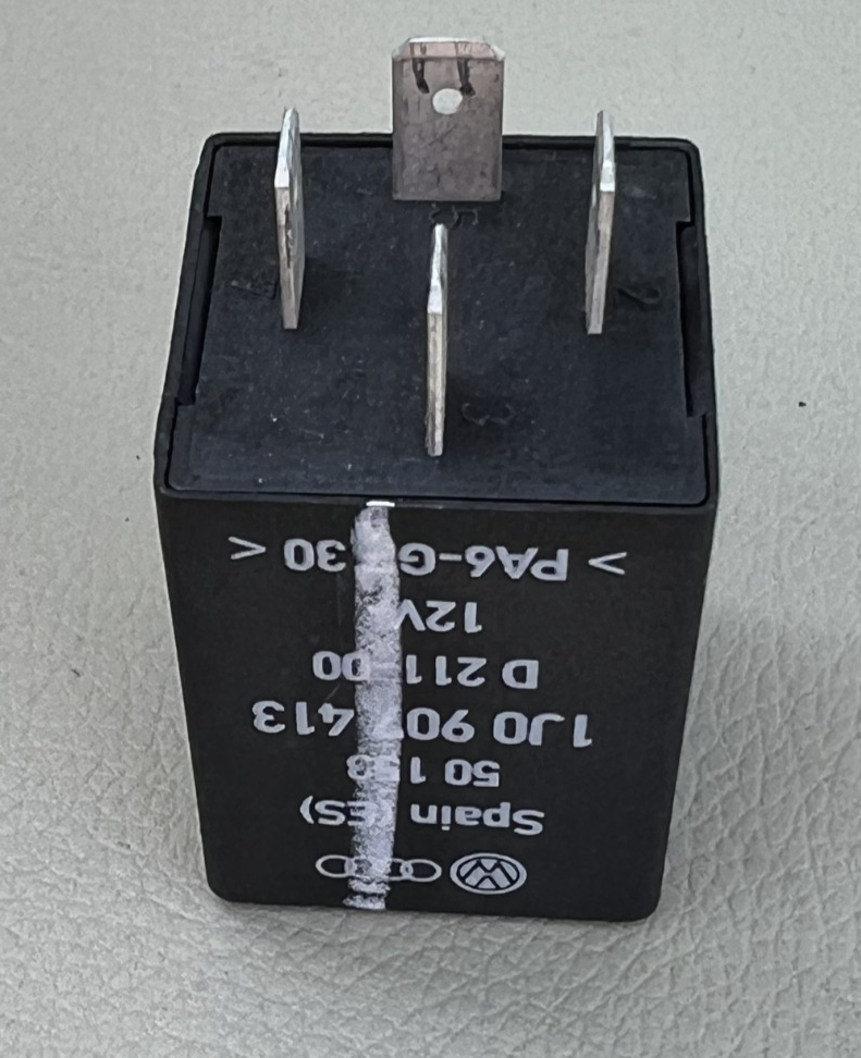 Volkswagen Jetta IV 4 Pin Relay 12V #465 1J0 907 413 Black