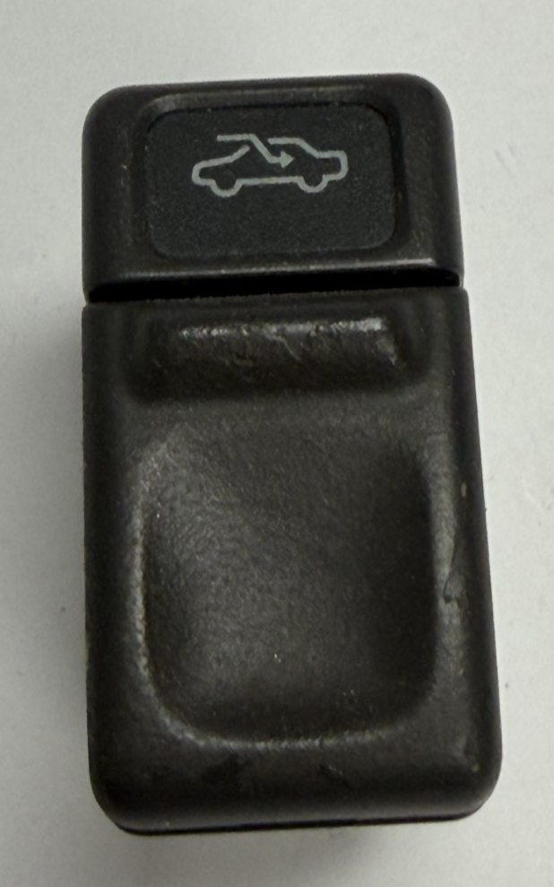 1998-2000 Volvo S70 Sun Roof Sunroof Switch Button 9162950, 99W18K Black