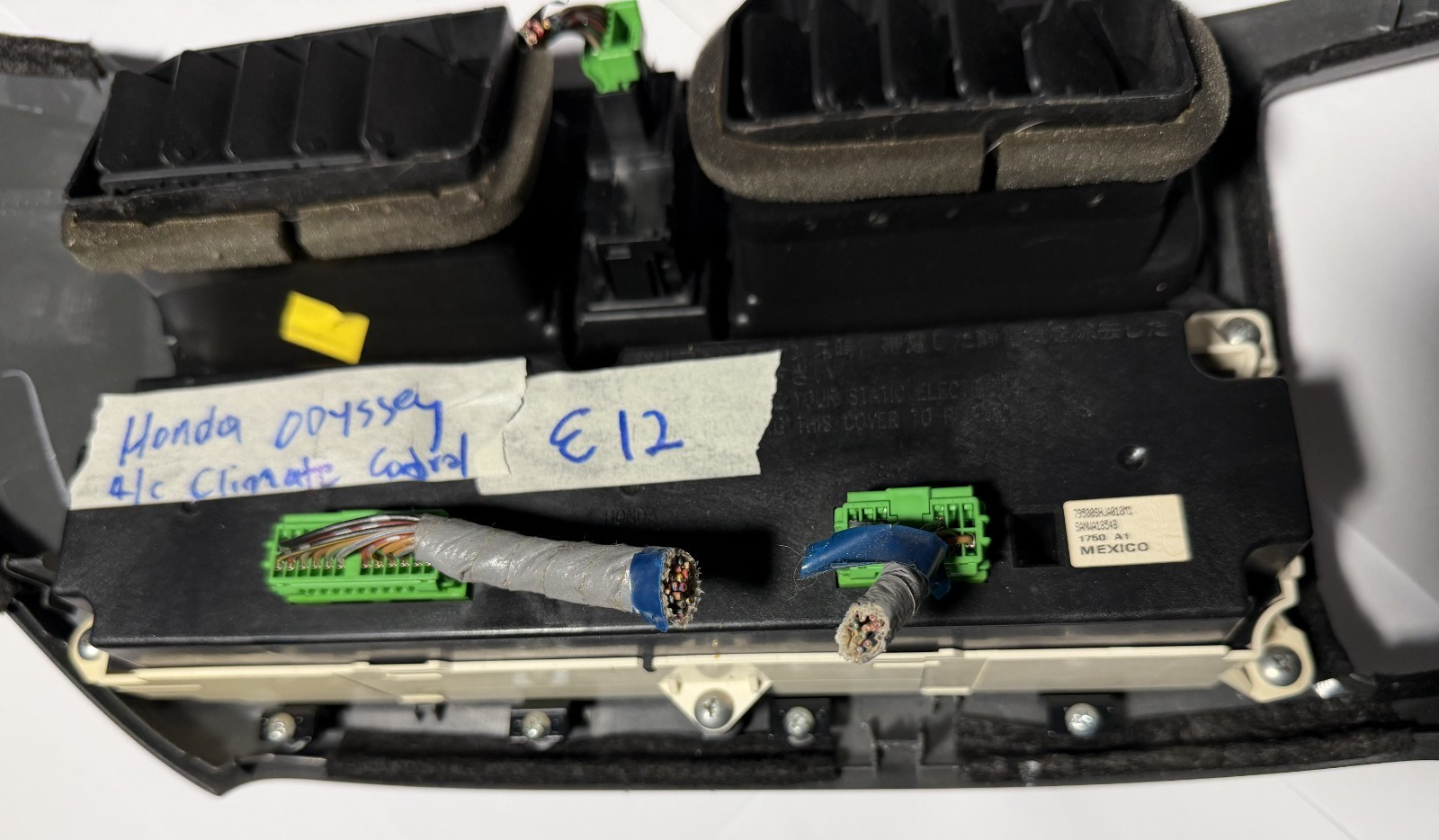 2005-2010 Honda Odyssey Manual Climate Control with Dash Trim Bezel Assy