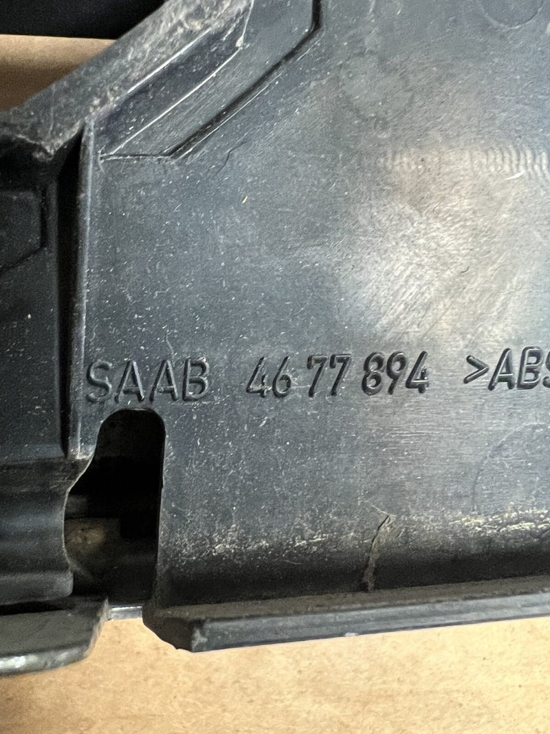 1999-2003 Saab 9-3 Convertible Front Upper Grille Assembly OEM 4677894