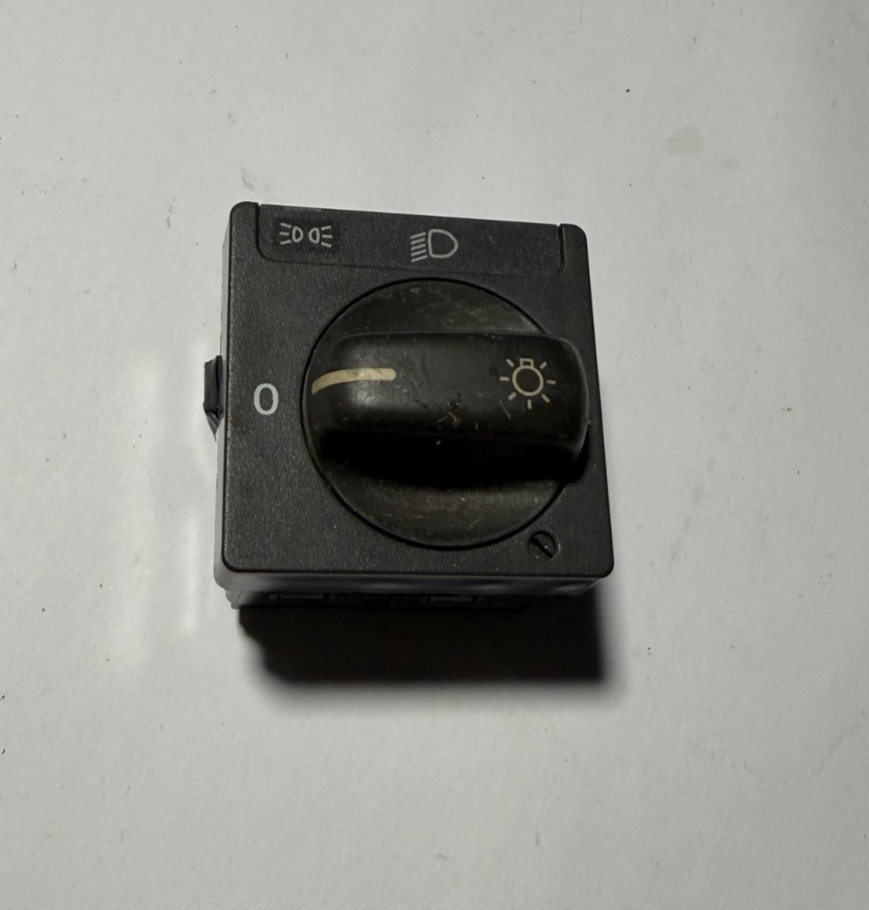 Headlight Headlight Lamp Control Button 8601773 fits 98-02 Volvo C70 S70 V70
