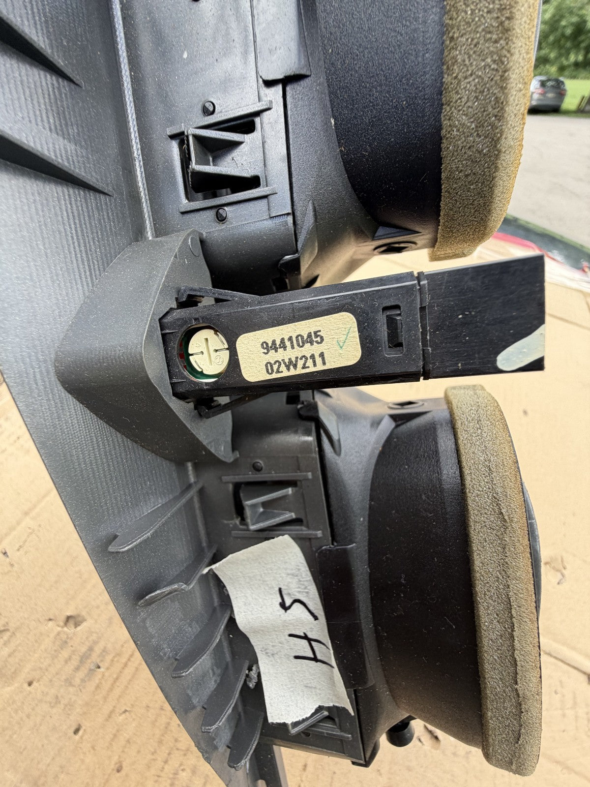 2005 2006 2007 2008 2009 Volvo S60 V70 V70 Dash Vent with Hazard Switch 3409374