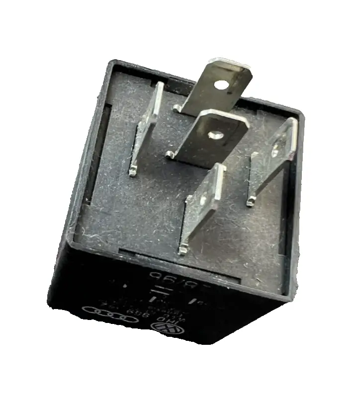 Volkswagen Jetta Golf GTI Passat Cabrio Eurovan AC Relay #147 1H0 959 142 by Volkswagen