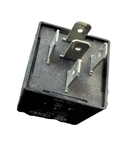 Volkswagen Jetta Golf GTI Passat Cabrio Eurovan AC Relay #147 1H0 959 142