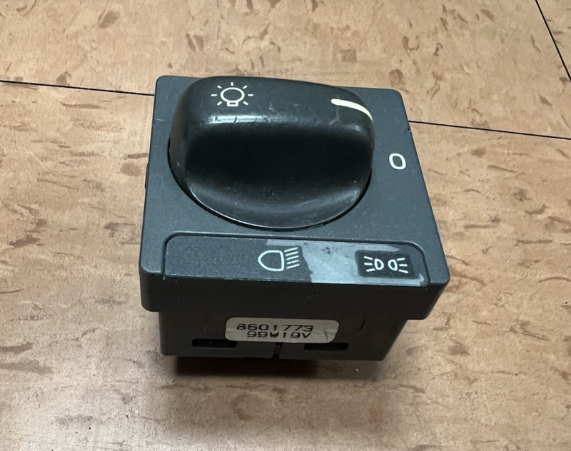 1998-2002 Volvo C70 S70 V70 Headlight Headlight Lamp Control Button 8601773