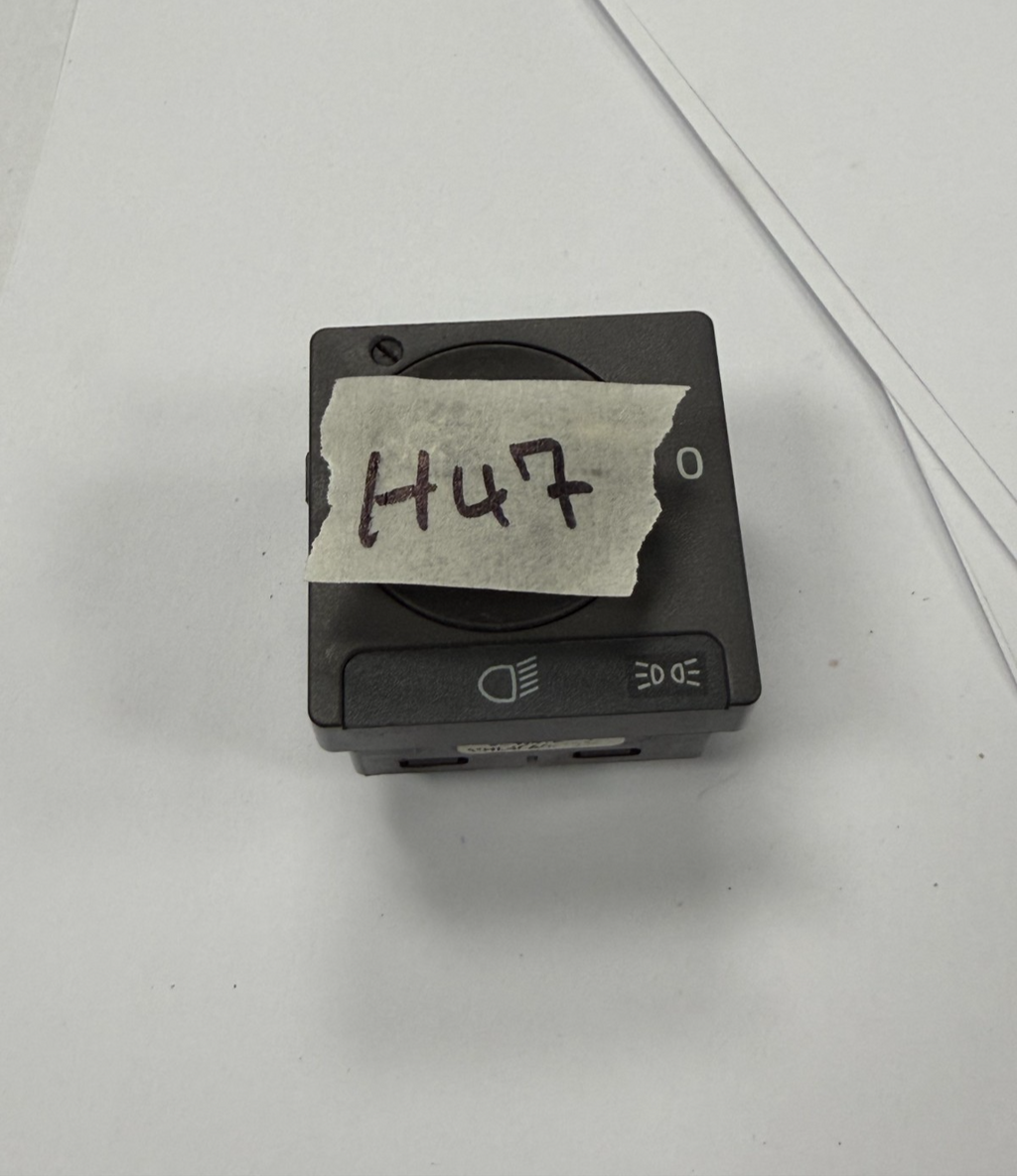 1998 1999 2000 2001 2002 Volvo C70 Headlight Headlamp Switch 8622023 99W47E