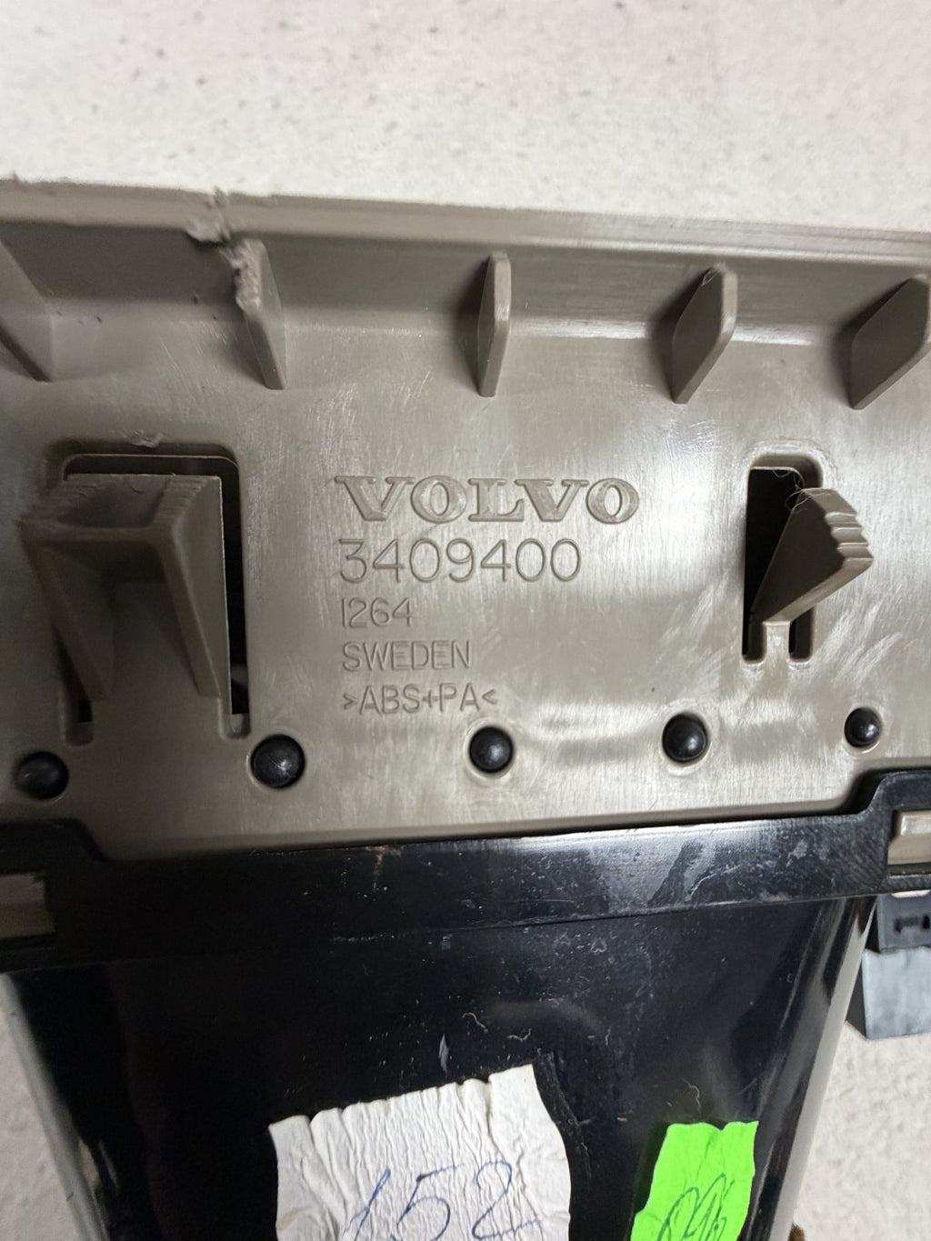 2003-2006 Volvo XC90 Dash Center Air Vent Grill Trim with Hazard Switch 3409400