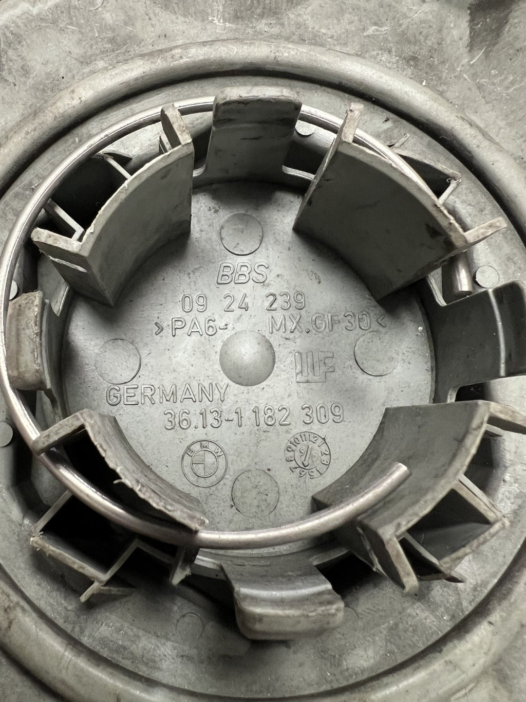 97 98 99 00 01 02 03 BMW 5 Series 540I Wheel Center Cap 36.13-1 182 309