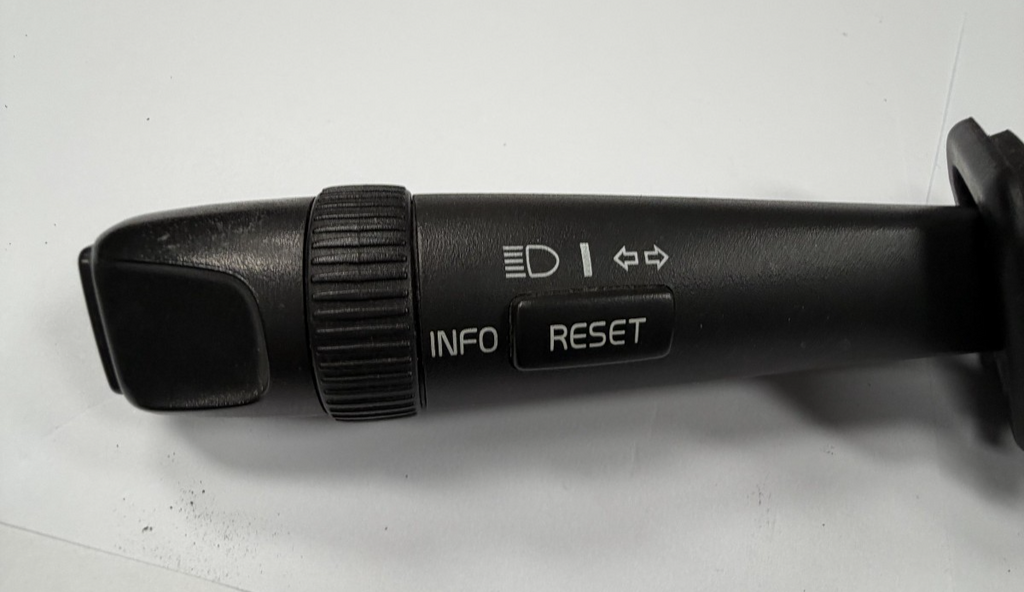 Turn Signal Info Reset Switch 30768097 05W39D fits 2004-2006 Volvo S80