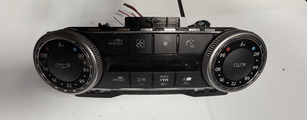 2008-2011 Mercedes W204 C300 C63 AC Climate Temperature Control 204 830 02 90