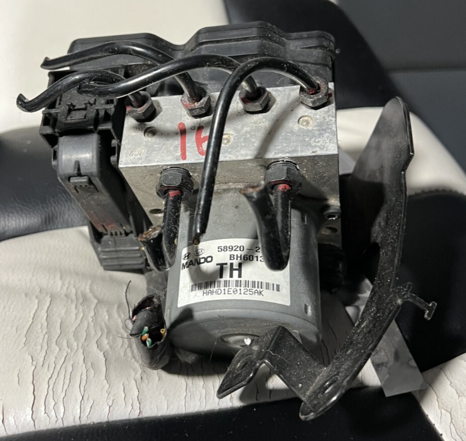 11 2011 Kia Optima ABS Anti-Lock Brake Pump Control Module OEM 58920-2T560