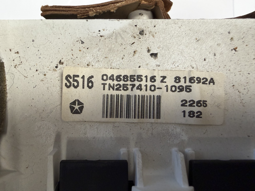 1996 Dodge Caravan Voyager Instrument Cluster Speedometer 04685516 TN257410 1095