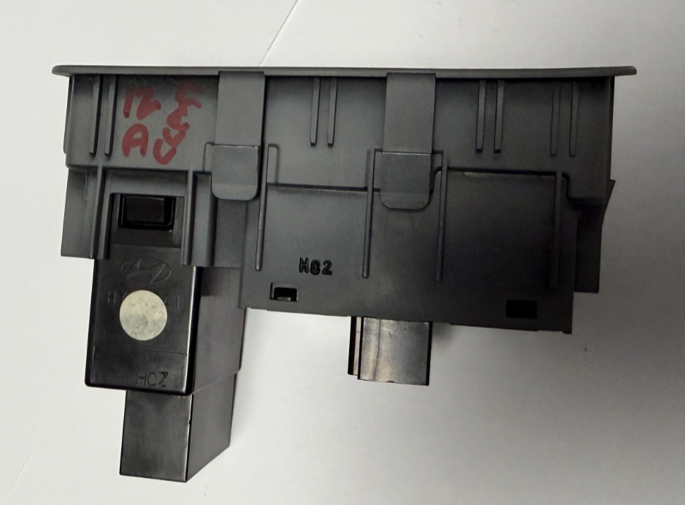 12 13 14 15 16 17 Hyundai Accent Dimmer ECO Traction Control Switch 3AK1RJ 1710