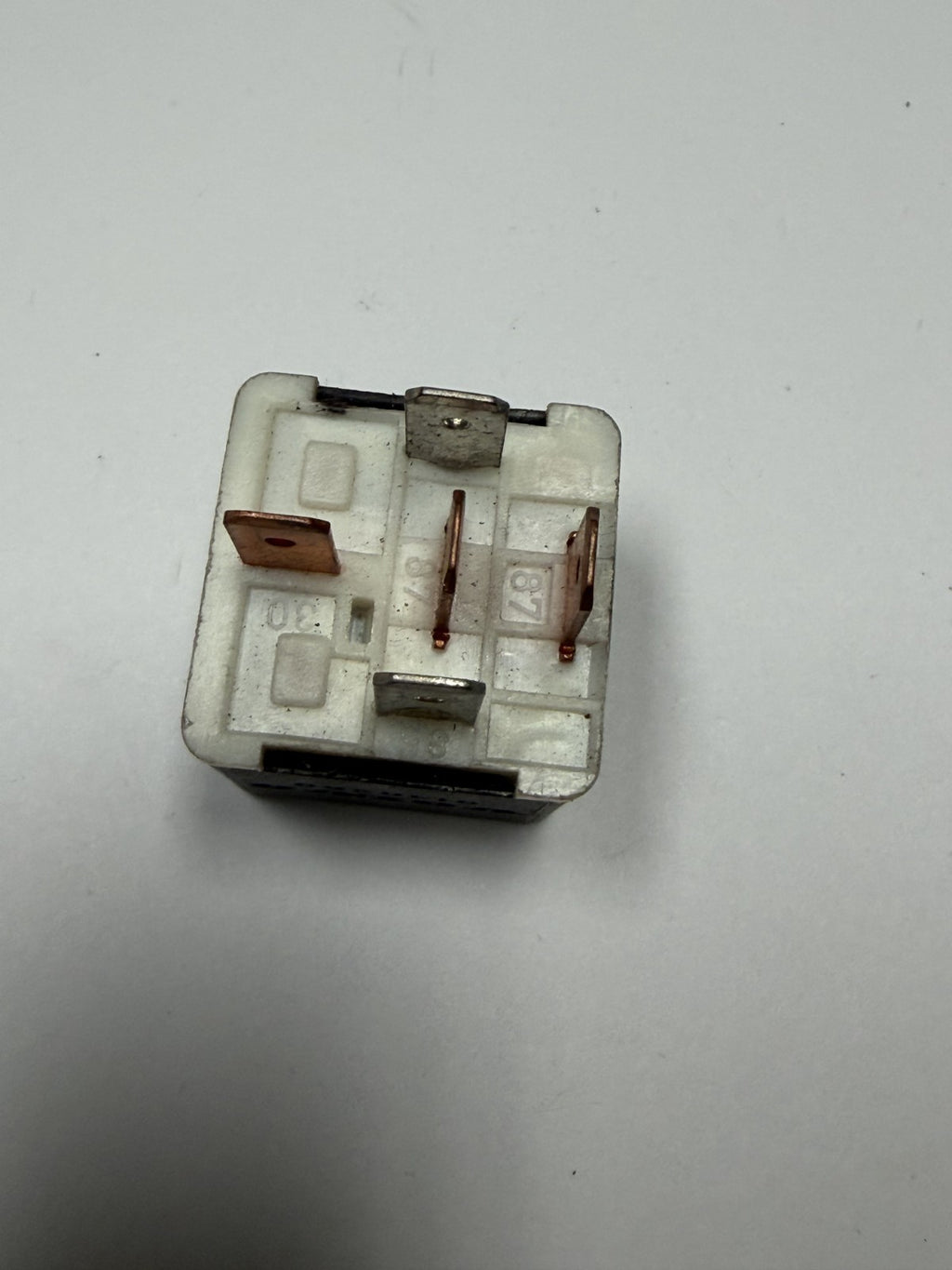 1993-2004 Volvo V70, S80, S70, C70, XC70 Hella Relay 9130269 Black