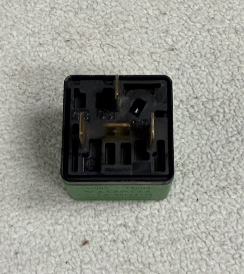 1995-1999 Toyota Avalon Cooling Fan Relay 12V 20A 90084-98011, 0 332 104 001