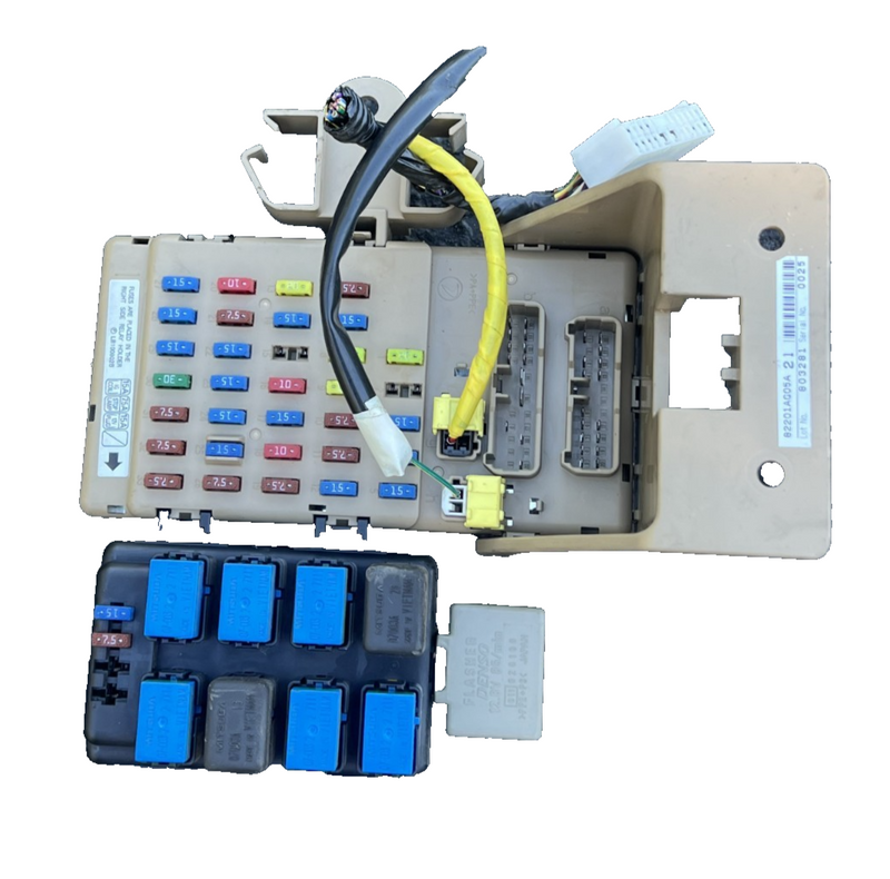2004-2009 Subaru Outback Legacy Cabin Fuse Relay Junction Box 82201AG05A