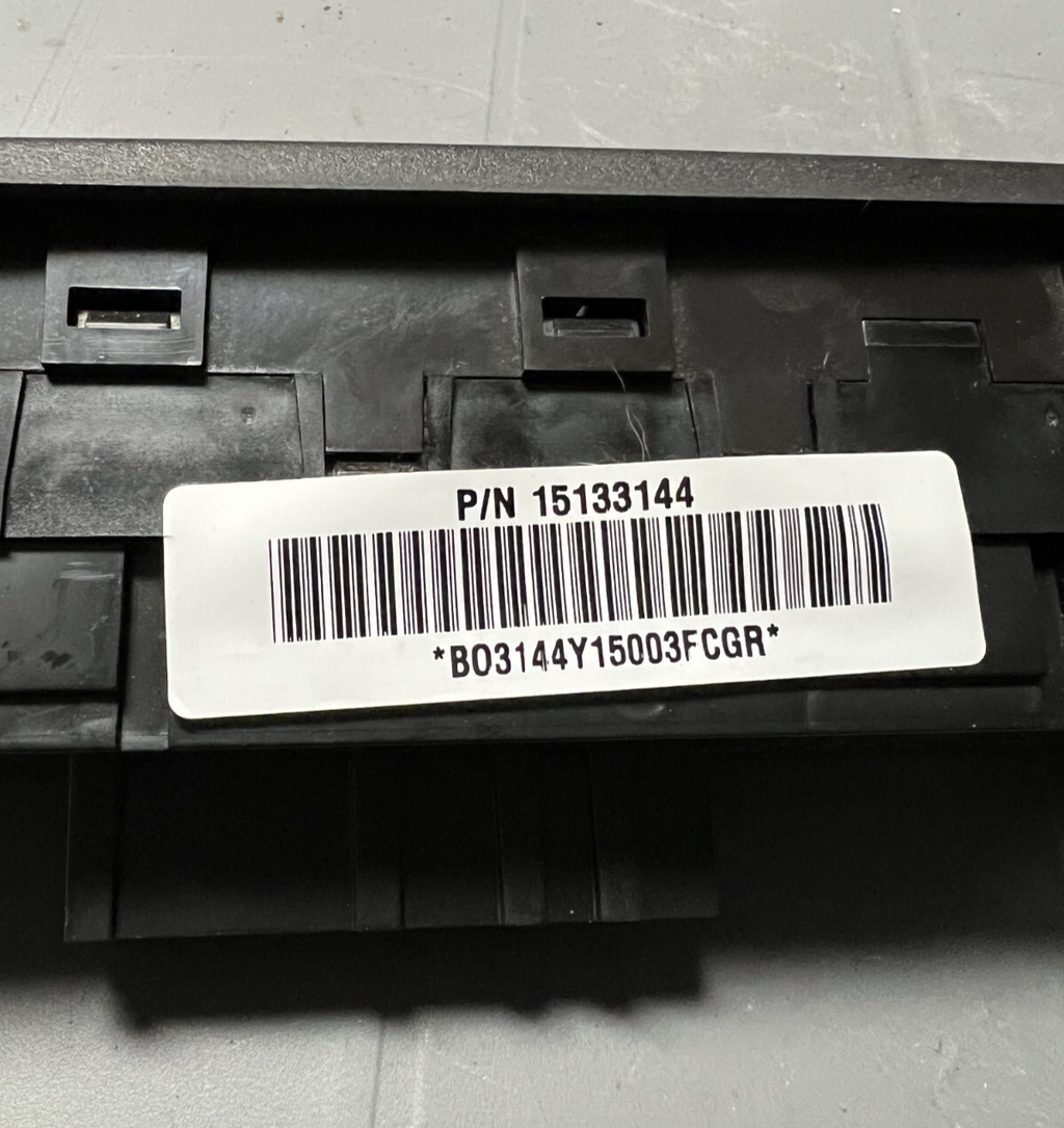 02 03 04 05 GMC Envoy Power Window Switch Right Passenger Side OEM 15133144