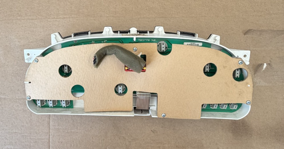 1997-1998 Dodge Caravan Voyager Instrument Cluster Speedometer P04685621