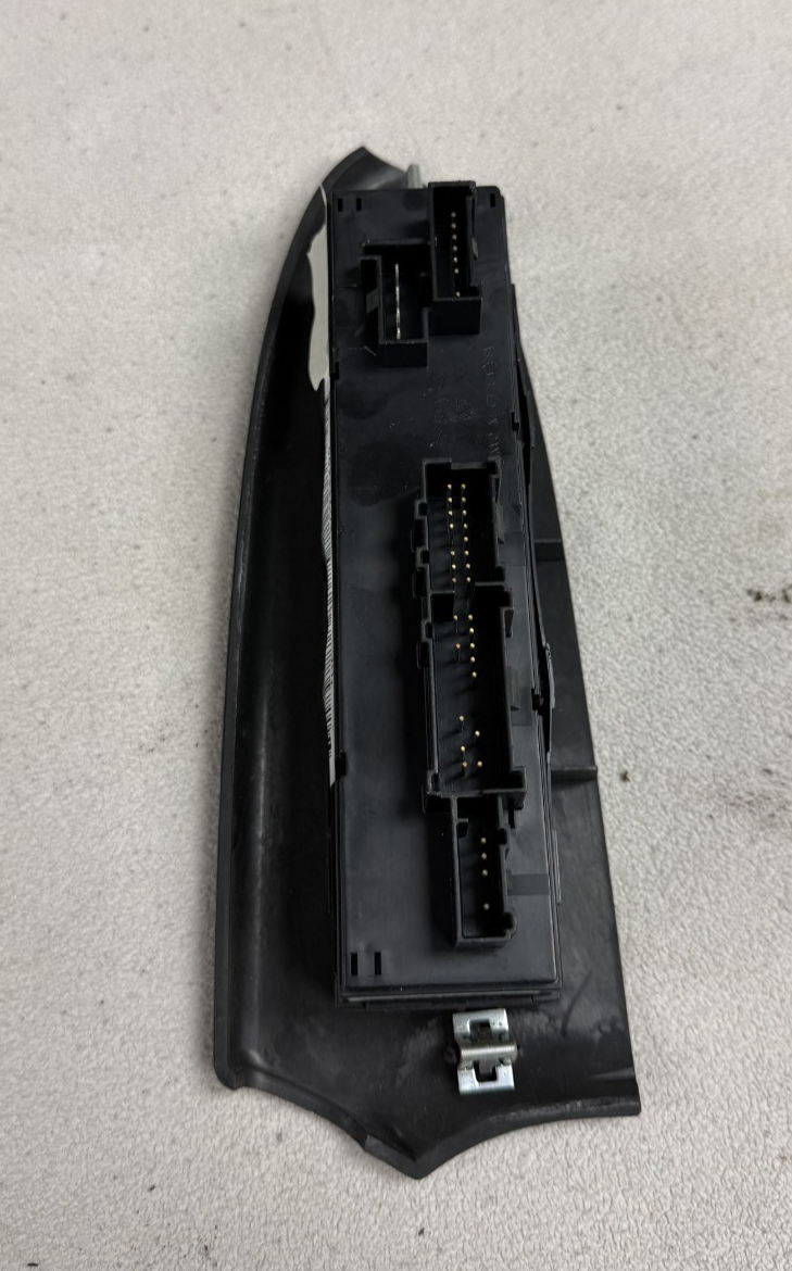 2006-2009 Chevrolet Trailblazer Left Master Window Door Switch 25867005 Black