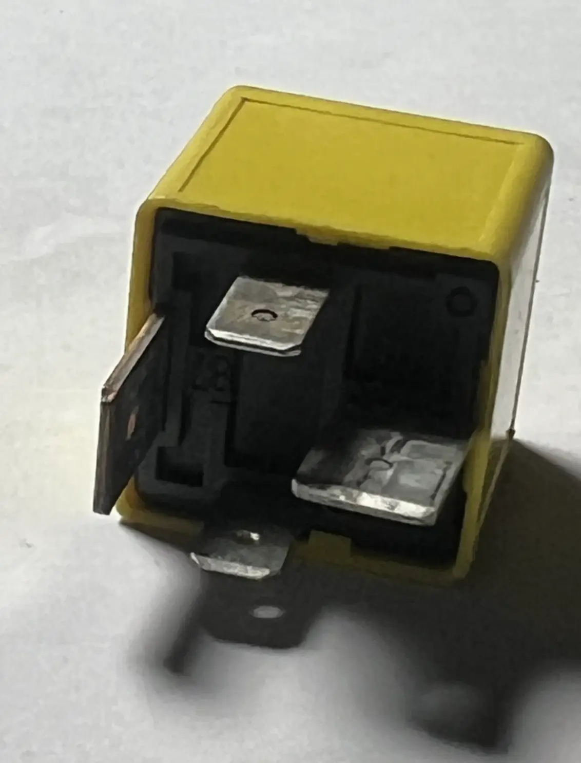 GM Tyco Multi Purpose 4 Pin Relay 90 226 846, V23134-J52-X369 for Saab by GM Tyco