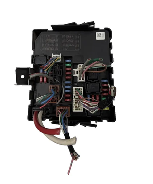 05 2005 Nissan Pathfinder Engine Fuse Box Fusebox 284B7 ZE03C