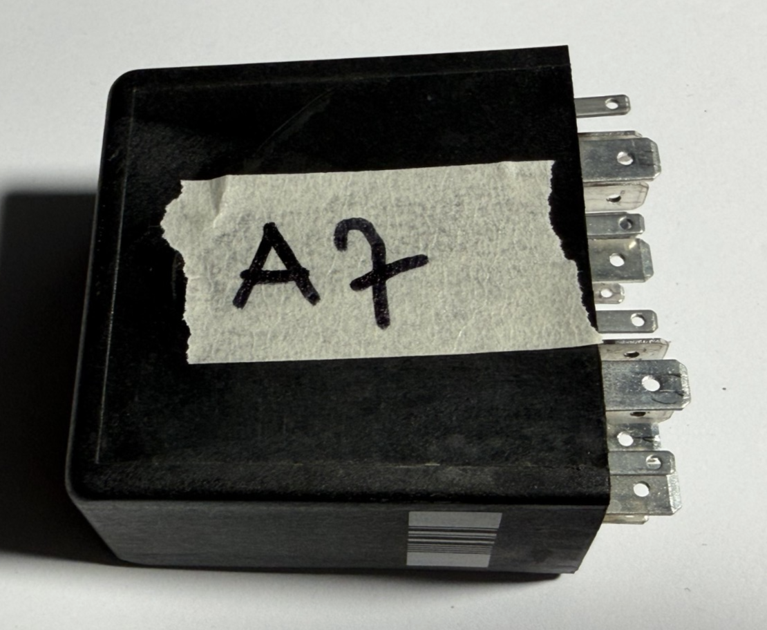 2000-2005 Volkswagen VW Jetta Multi-Function Relay 1J0 907 487 B Black