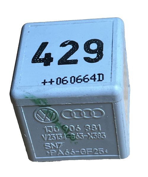 1998-2005 Volkswagen Passat ECU Main Power Supply 1J0 906 381, V23134 B63 X383