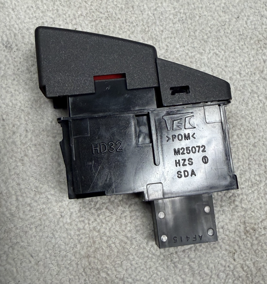 2003-2007 Honda Odyssey Emergency Hazard Flasher Control Switch M25072