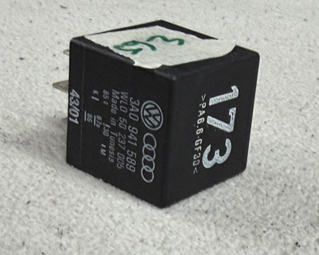 1999-2002 Volkswagen Cabrio Audi Daytime Running Light Relay #173 3A0 941 589