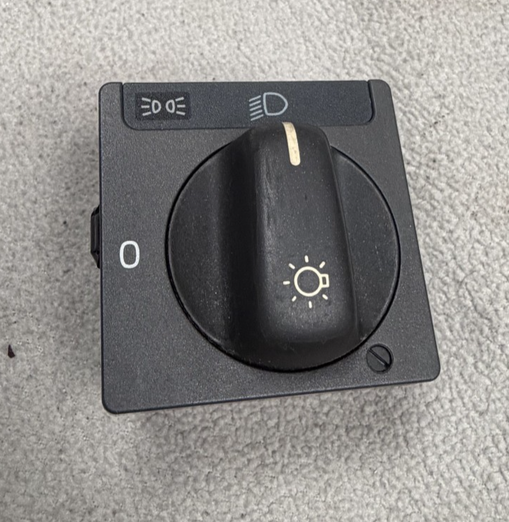 98 99 00 01 02 Volvo S70 V70 Headlight Headlight Lamp Control Button 8601773