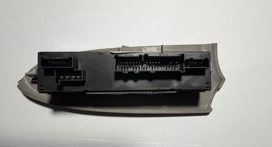 06-09 Chevy Trailblazer Driver Left Side Master Power Window Switch 15857719