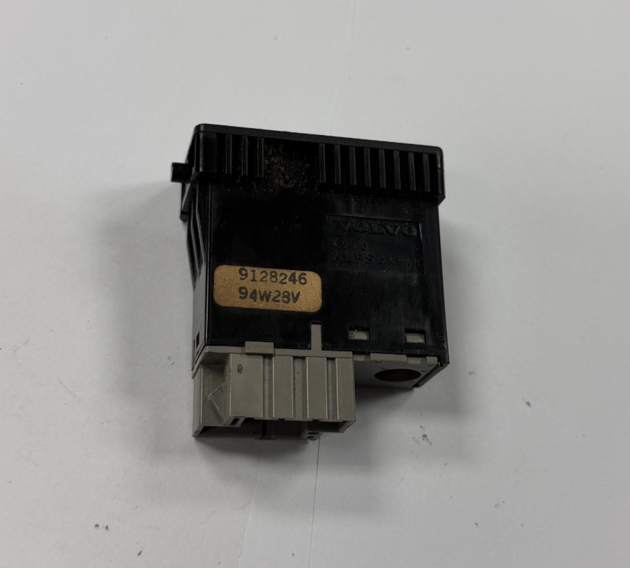 97 98 1997-1998 Volvo V90 Dimmer Switch Rheostat 9128246 94W28V Black