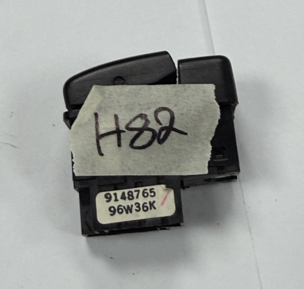 1995 1996 1997 Volvo 850 Heated Seat Switch Left Driver LH 9148765 96W36K
